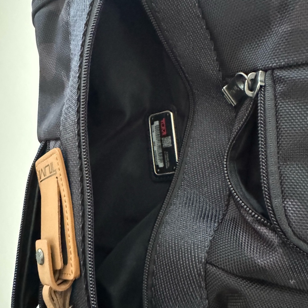 TUMI Black Men's Higgins backpack/crossbody โญ๏ธ๐โ๏ธ๐ฅ - Picture 4 of 4